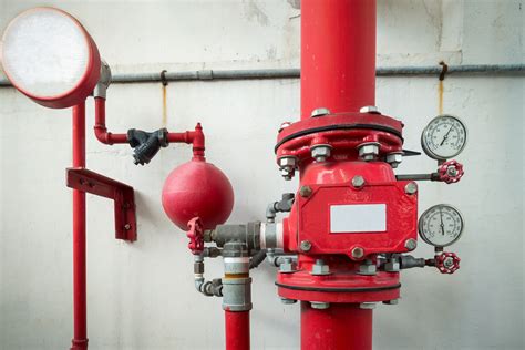 Los sistemas de rociadores sprinklers contra incendios tienen como premisa proteger la vida de las personas y evitar cuantiosas pérdidas económicas, ocasionadas a los bienes por el fuego. Sistema de Sprinklers | New Safety Sistemas Contra Incêndio