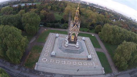 The nearby statue of the duke of wellington astride his waterloo charger used to sit on top of the arch, but this was replaced in 1882 by the current statue of peace driving a chariot and 4 horses. Albert Memorial, Hyde Park, London | Statue of liberty ...