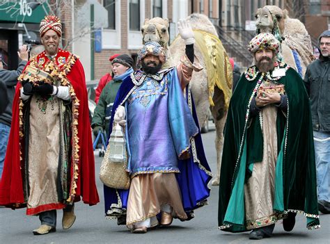 This celebration itself stems from the new testament where it is stated that the kings, melchor, gaspar, and balthasar, traveled by night in 1885, the spanish government called for a parade to mark the very special holiday. Reyes Magos en Nueva York | Historias de Nueva York