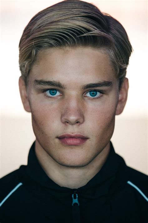 Pin By Jos Deloret On U O M O B E L L O Blonde Hair Blue Eyes Mens Hairstyles Haircuts For Men