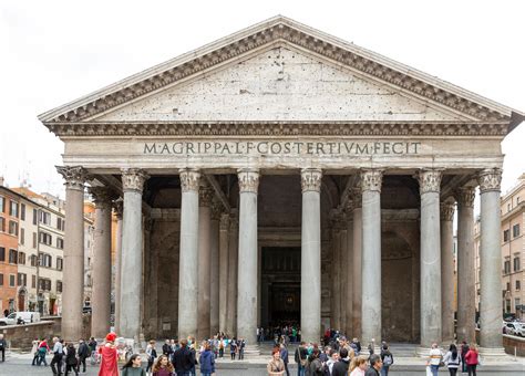 The interior space could fit perfectly either in a cube or in a sphere. Rooma nähtävyydet Pantheon - Tripsteri