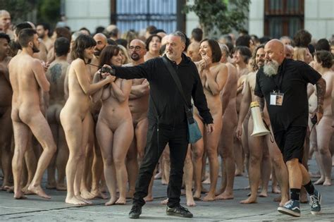 A Crowd Of Naked Women Alrincon Com