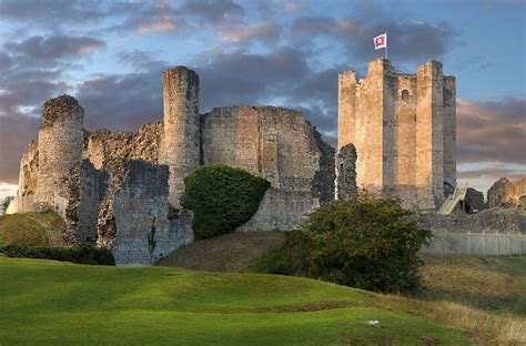 What are 20 women doing in coningsburgh castle? Castle in Conisbrough — Medieval Histories