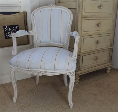 We like to work on bigger projects like this thank heavens for these excellent instructions on how to recover a chair cushion. Lilyfield Life: Easy Upholstering of a French Louis Chair