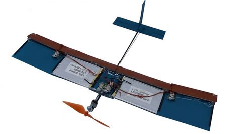 Salah satu ciri khas yang dimilikinya adalah flight autonomy system yang didukung dengan 5 vision sensors serta dual forward vision sensors yang memiliki kemampuan untuk menghindari rintangan sampai jarak 15 meter dengan sisi. Drone Bersayap Seperti Burung Terbang Lebih Lama - Timlo.net