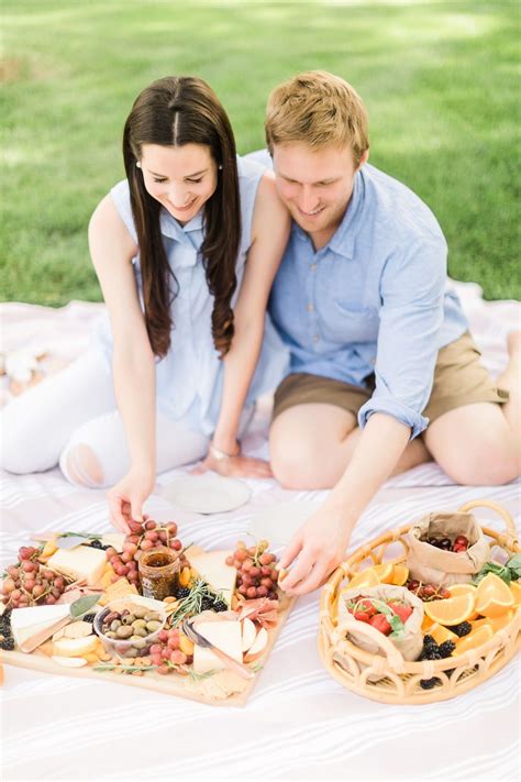The Perfect Picnic Date Romantic Summer Picnic Ideas For Him Picnic Date Summer Picnic Dating