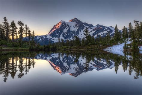 Sunrise Over Mount Shuksan From Picture Lake Washington Usa Clear