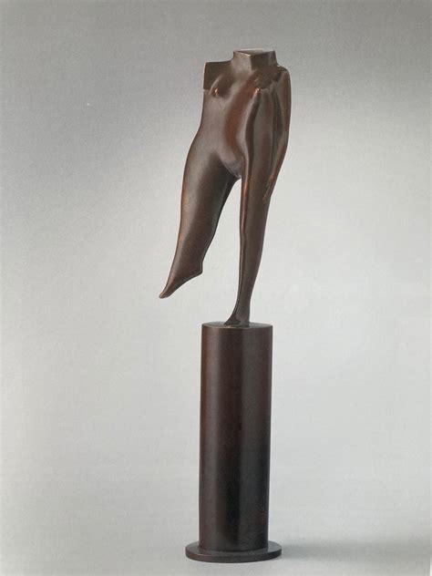 Kobe La Gamba Sculpture En Bronze Figure Féminine Debout Au Torse Femme En Vente Sur 1stdibs