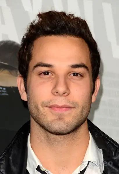 Skylar Astin Bio Wiki Age Height Wife Girlfriend Glee Singing