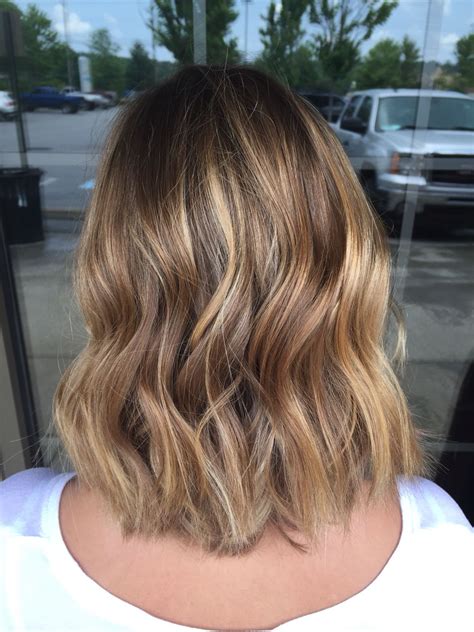 From the stunning warm caramel to the vibrant another versatile style that works well with both short and long hair. Messy bob with honey balayage | Balayage hair honey ...