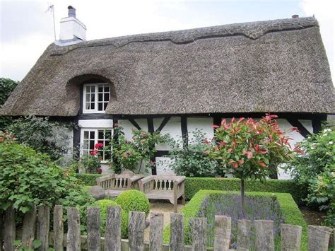 20 Gorgeous English Thatched Cottages Thatched Cottage English Cottage Garden Thatched House