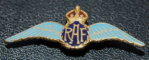 Raf Badge To Identify Great Britain Militaria Badges Uniforms