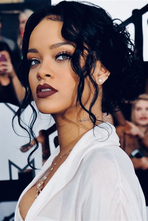 Rihana Maquiagem De Celebridades Rihanna Cabelos Cabelos Estilosos