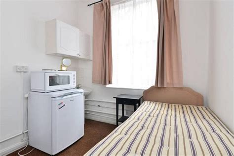 Tiny Flat In Exclusive London Postcode Is Small Enough To Microwave