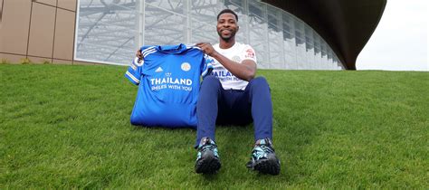 Nigerian striker, Kelechi Iheanacho signs new four year contract at