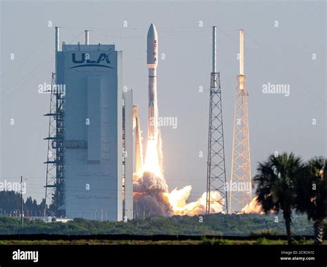 Atlas V Rocket Cape Canaveral Hi Res Stock Photography And Images Alamy