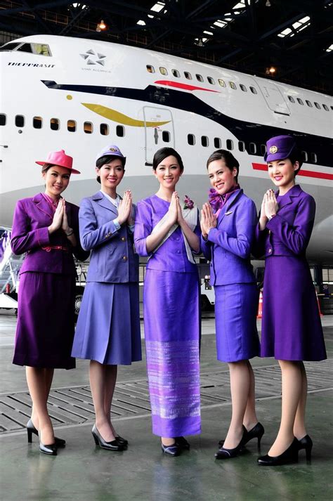 The world of aviation is waiting for you. รวมรูปภาพของ ส่องยูนิฟอร์มแอร์โฮสเตสสุดแกลม จาก 4 สายการ ...