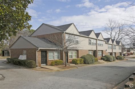Served over toast or biscuits with hash browns. Broadway Townhomes For Rent in College Park, GA | ForRent.com