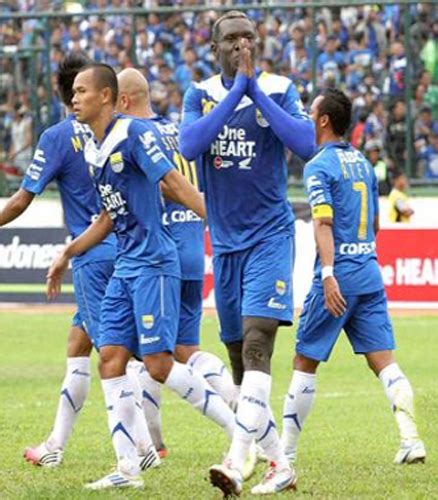You can reach live match broadcasts from all over the world on our site. Persib vs Persija ISL 2012-2013 - Dunia Info dan Tips