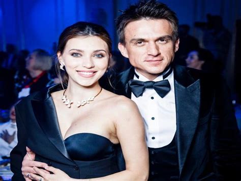 До этого она в течение нескольких суток спала у его больничной койке. "Моя любовь!": Влад Топалов показал умилительное фото жены ...