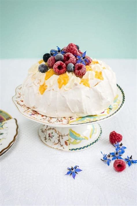 How To Make The Perfect Pavlova Supergolden Bakes