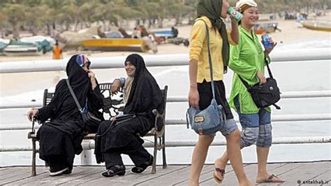 روایت‌های رسمی و غیر رسمی از شنای زنان در سواحل ایران همه مطالب مدیا