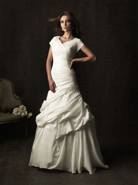 The absolute largest selection of fashion dance and enjoy your sleeves at wedding with confidence in this blue high neck halter bridesmaid dress. A line chapel train taffeta ruched modest wedding dress ...