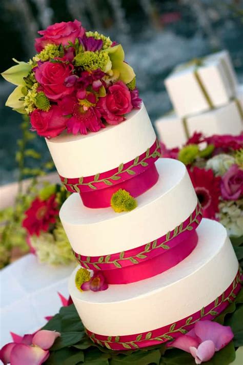 Find your favourite elements so you can infuse them into your special day! Tropical Beach Wedding Cakes too Beautiful to Eat
