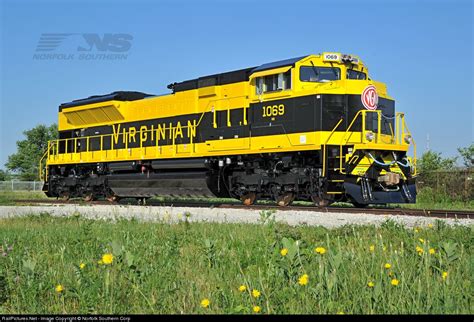 Railpicturesnet Photo Ns 1069 Norfolk Southern Emd Sd70ace At Muncie