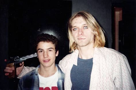 Kurt Cobain Holding A Gun To A Fan S Head [february 1994] Oldschoolcool