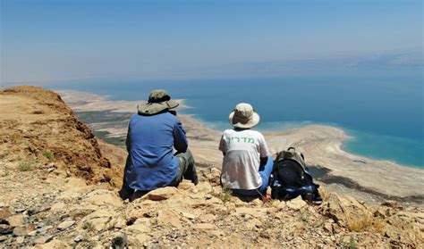 סגל הוחזר לשידור לאחר חמישה ימים 18. טיפוס במדבר יהודה, יין בגולן, וקסמים בחדרה: איפה לטייל ...
