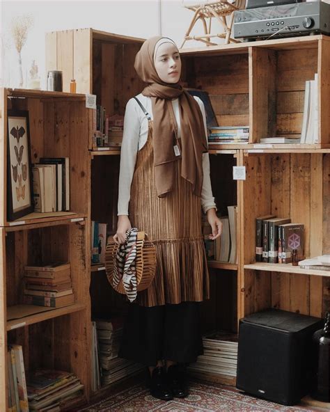 Coba deh sis cek instagram @yuliawijayantii, gaya busana muslim selebgram yang satu ini gak kalah trendy dan stylish. 99+ Model Baju Muslim Terbaru Ala Selebgram Bisa Untuk Lebaran indohijab - Alaidrous | Pusat ...