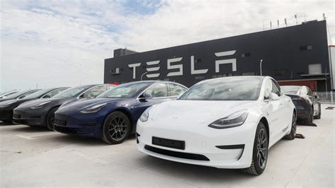 Tesla Richiama Più Di Un Milione Di Auto