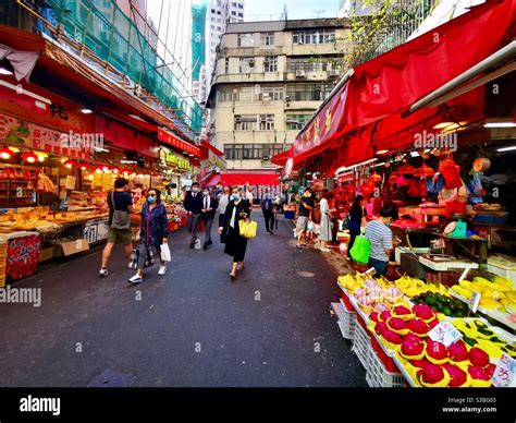 The Vibrant Markets In Wan Chai Hong Kong Stock Photo Alamy
