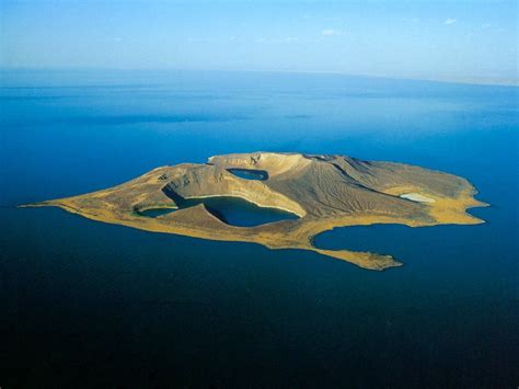 Kenya Island In The Middle Of Lake Turkana Kenya Lake Africa Travel