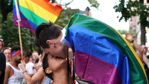 Homosexualité Les Victimes Lgbt Veulent Que La Loi Sur Les Thérapies De Conversion Soit étudiée