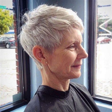 23 Classy Short Hairstyles For Women Over 50 To Look Elegant