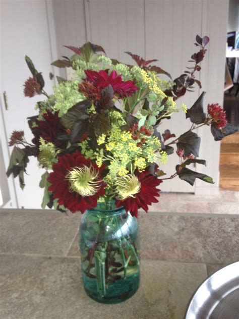 We use cookies on the garden trading website in order to deliver the best shopping experience. Summer bouquet! | Summer bouquet, Garden, Glass vase