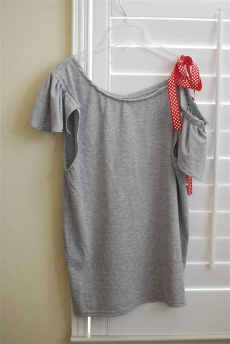 Shoulder cut involves cutting the tee from either of the sleeves to the other, leaving gaps in between the cuts. Simply Pinspirational: DIY Off the shoulder T-shirt