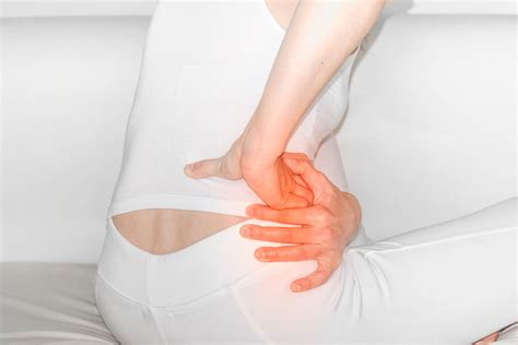 Antara simptom penyakit buah pinggang termasuk berat badan menurun tanpa sebab, rasa loya atau muntah, letih, lesu atau sakit badan. Sakit Pinggang Jangan Diabaikan! Simak Penyebab dan ...