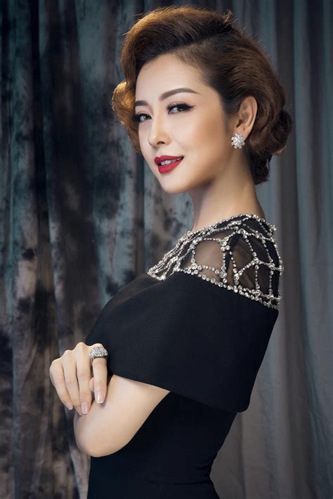 Chính thức của đài phát thanh và truyền hình thanh hóa. Jennifer Phạm khoe dáng với thiết kế mới của Lê Thanh Hòa