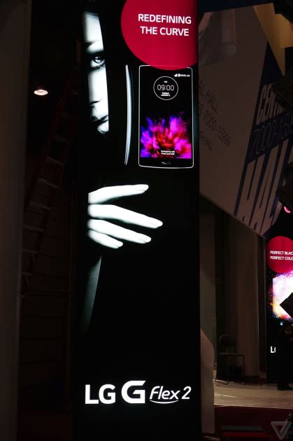 Lg Showing Off Its Intentionally Bendable G Flex 2 Smartphone At Ces 2015