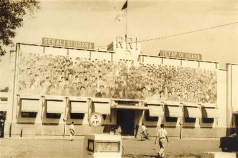 Pancasila menjadi alat pemersatu tujuannya adalah untuk menjaga bangsa indonesia tetap memiliki ciri khas dan jati diri sebagai dalam hal ini pancasila menjadi alat yang menghubungkan semua warga negara indonesia. Tuliskan Alat Alat Yang Menjadi Pemersatu Bangsa Indonesia