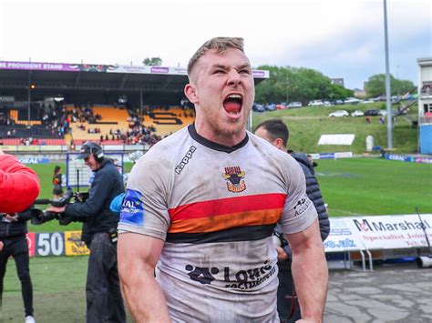 Former Bradford Forward Sam Hallas Makes League 1 Switch