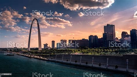 Mississippi River Flowing Infront Of St Louis Riverfront And Downtown
