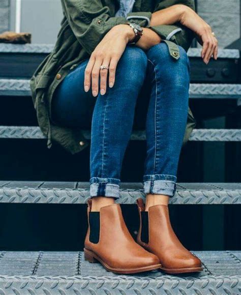 Did you scroll all this way to get facts about chelsea boots women? Outono com botas in 2020 | Chelsea shoes, Brown chelsea ...