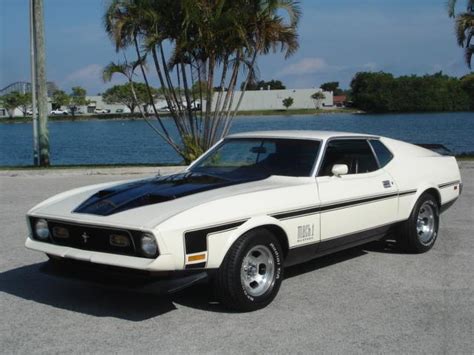 V8 engines were not available. 1972 Ford Mustang Mach 1 Fastback