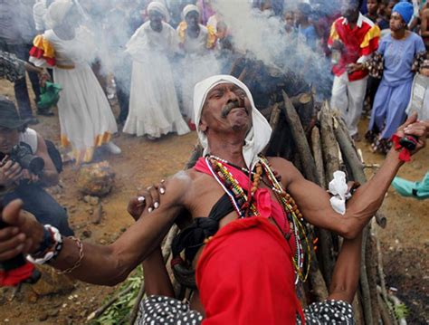 ¿brujería O Una Combinación De Creencias Cristianas Y Rituales