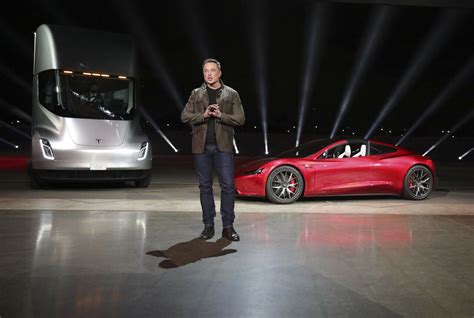 Tesla Chef Elon Musk präsentierte einen Lkw und eher überraschend für