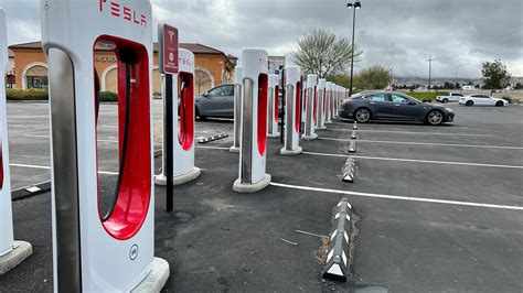 Tesla charging hub in Barstow to have 100 stations, most in US